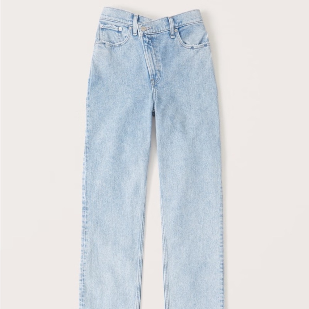 Abercrombie Ultra High Rise 90s  Straight Jean